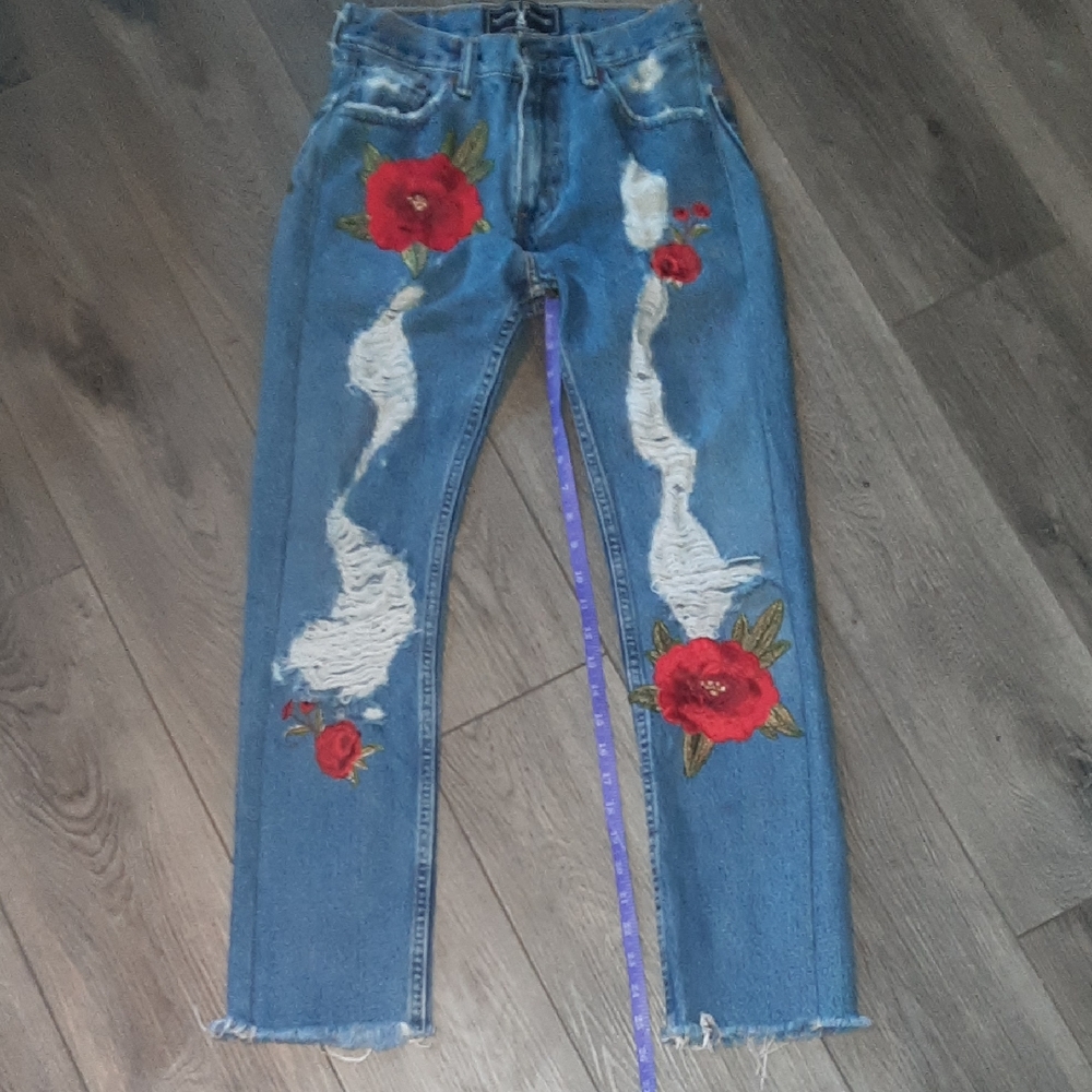 American Vintage Distressed Blue Jeans with Red Floral Embroidery
